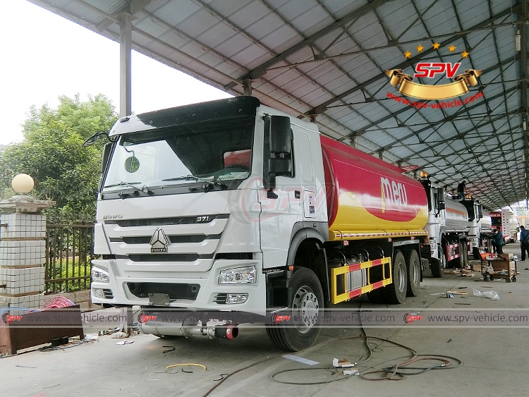 25,000 litres Fuel Tanker Bowser Simotruk - LF